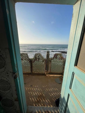 Maison troglodyte en bordure de mer